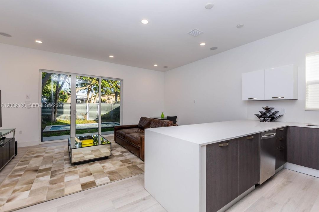 For Rent: $6,950 (3 beds, 3 baths, 1830 Square Feet)
