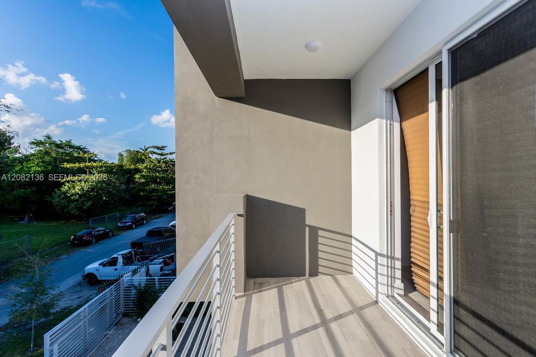 For Rent: $6,950 (3 beds, 3 baths, 1830 Square Feet)