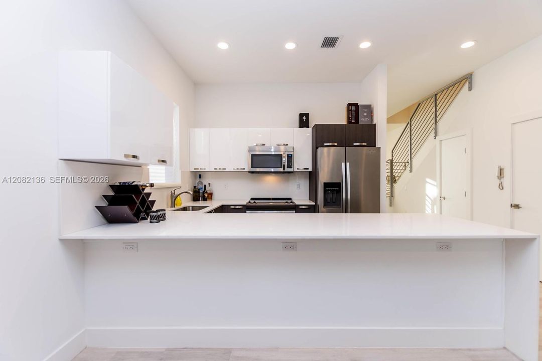 For Rent: $6,950 (3 beds, 3 baths, 1830 Square Feet)