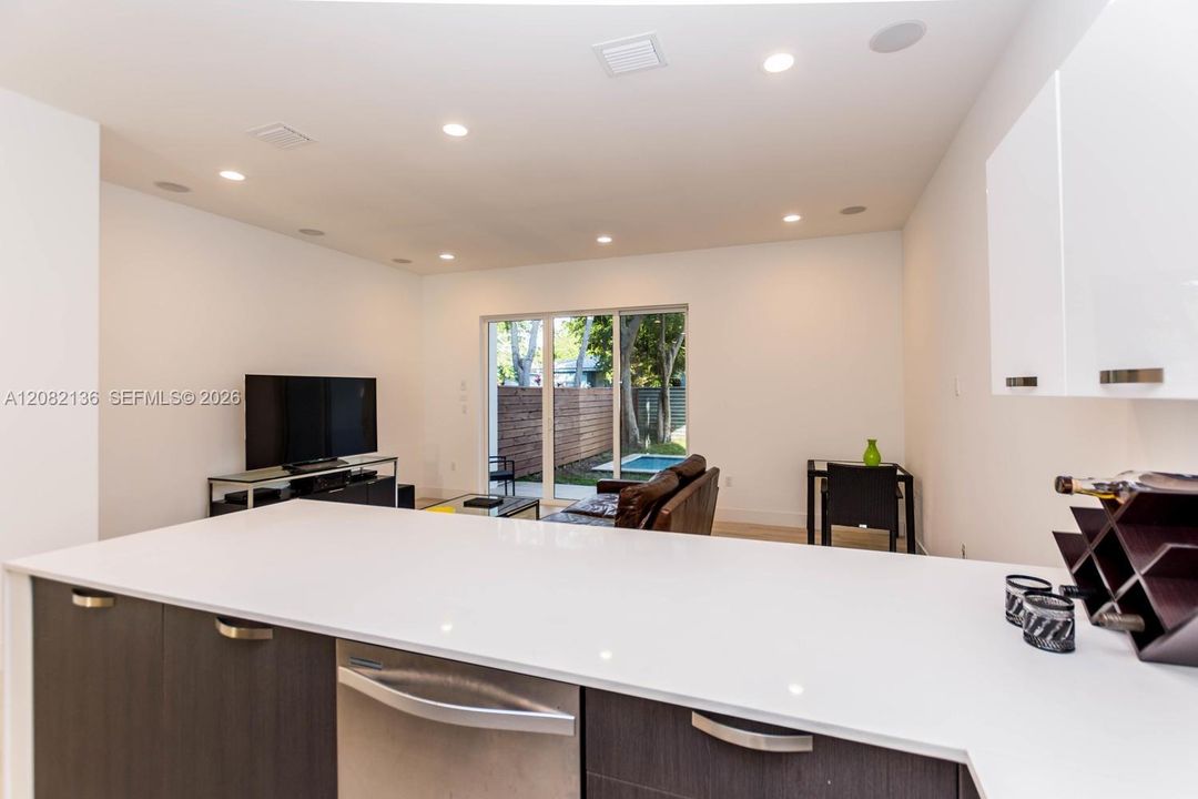 For Rent: $6,950 (3 beds, 3 baths, 1830 Square Feet)