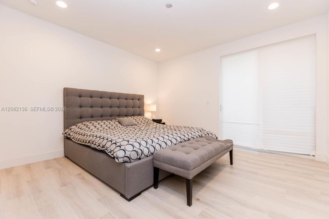 For Rent: $6,950 (3 beds, 3 baths, 1830 Square Feet)