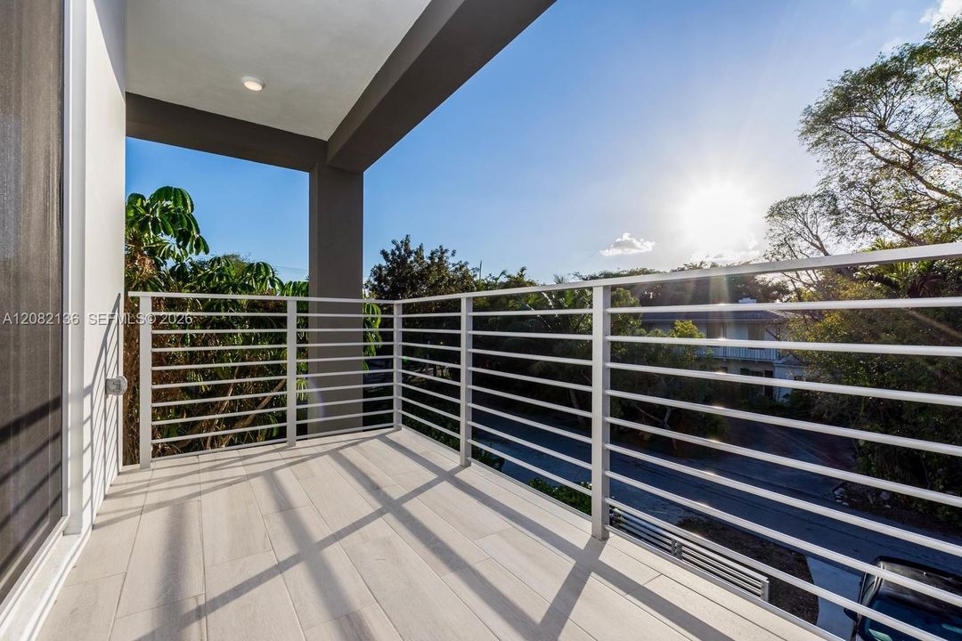 For Rent: $6,950 (3 beds, 3 baths, 1830 Square Feet)