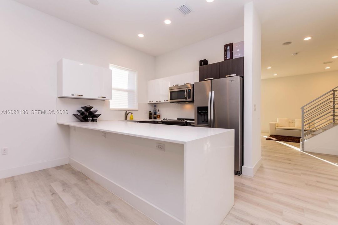 For Rent: $6,950 (3 beds, 3 baths, 1830 Square Feet)