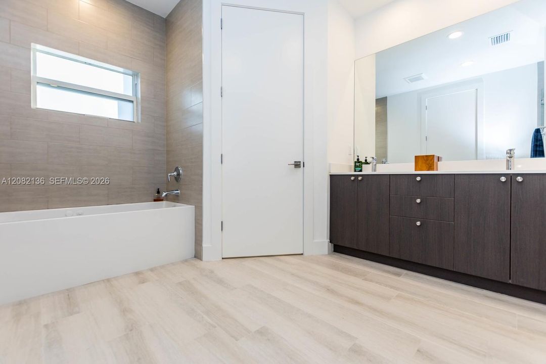 For Rent: $6,950 (3 beds, 3 baths, 1830 Square Feet)
