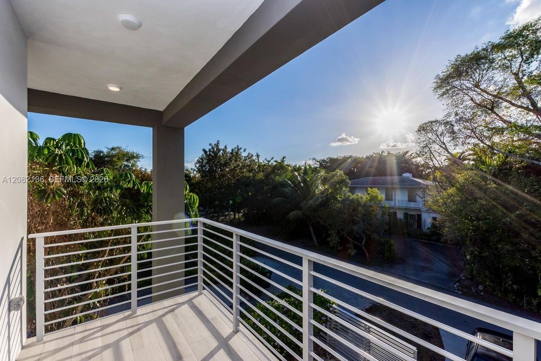 For Rent: $6,950 (3 beds, 3 baths, 1830 Square Feet)