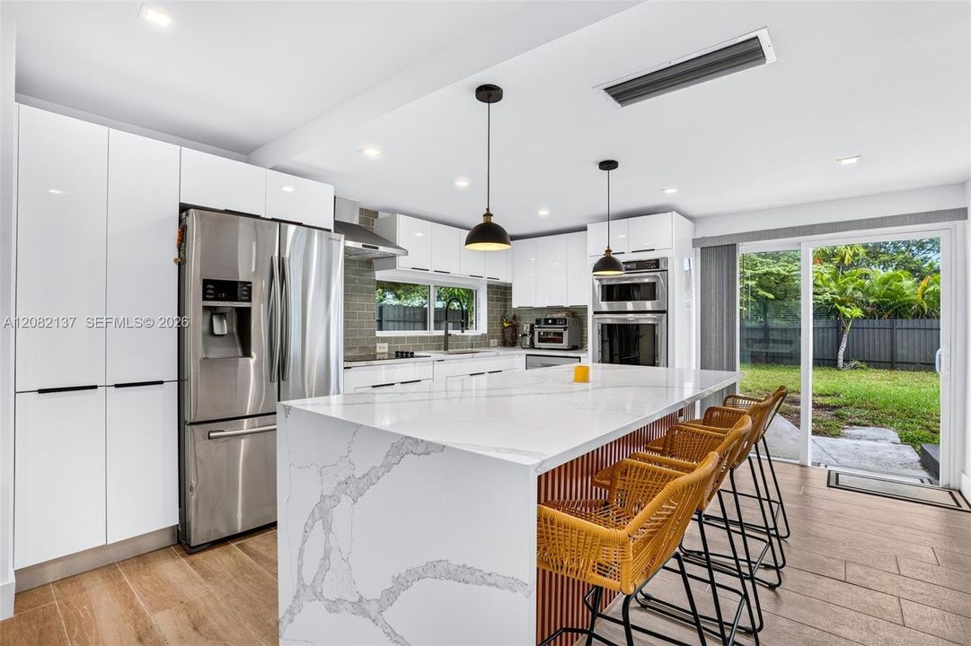 For Sale: $825,000 (3 beds, 3 baths, 1872 Square Feet)
