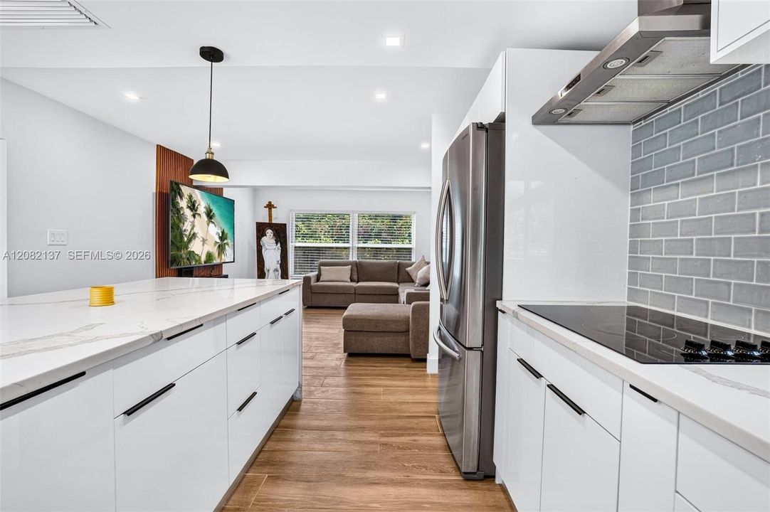 For Sale: $825,000 (3 beds, 3 baths, 1872 Square Feet)