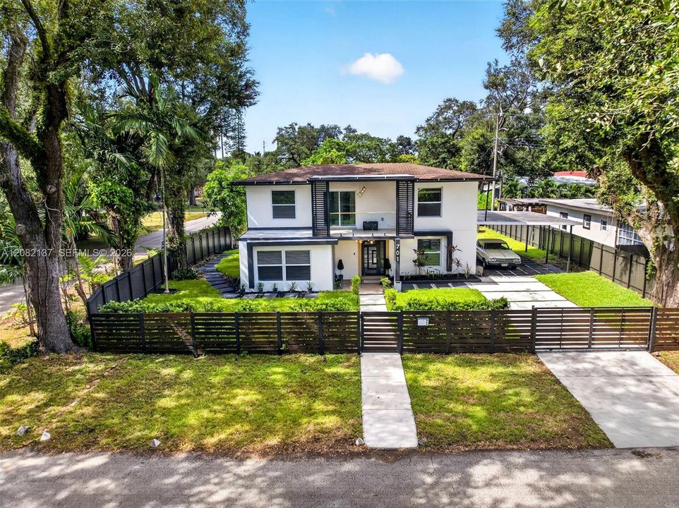 For Sale: $825,000 (3 beds, 3 baths, 1872 Square Feet)