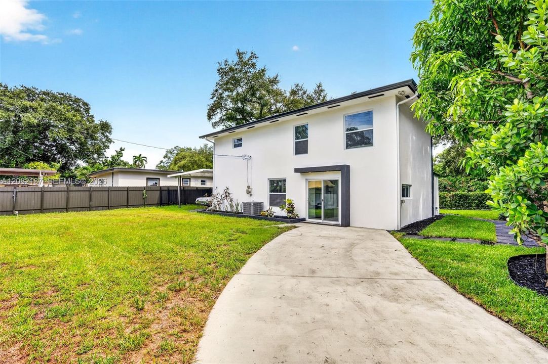 For Sale: $825,000 (3 beds, 3 baths, 1872 Square Feet)