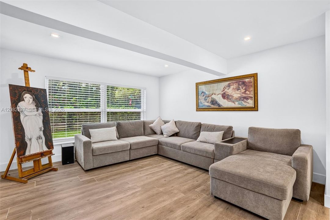 For Sale: $825,000 (3 beds, 3 baths, 1872 Square Feet)