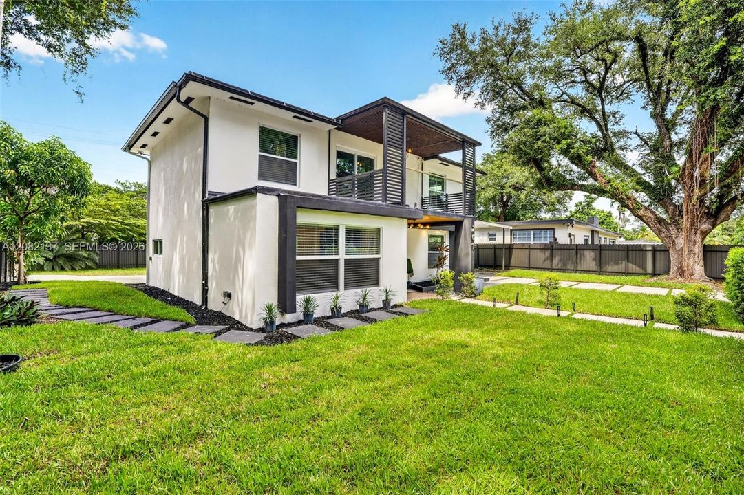 For Sale: $825,000 (3 beds, 3 baths, 1872 Square Feet)