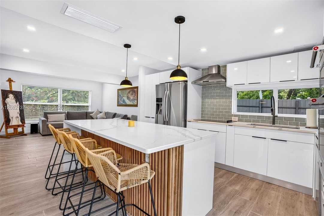 For Sale: $825,000 (3 beds, 3 baths, 1872 Square Feet)