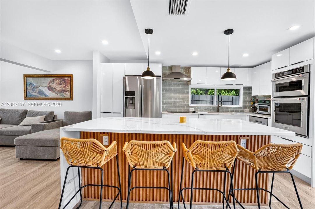 For Sale: $825,000 (3 beds, 3 baths, 1872 Square Feet)