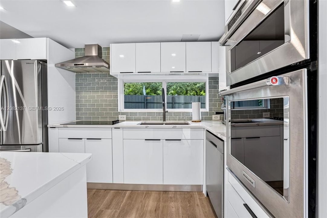 For Sale: $825,000 (3 beds, 3 baths, 1872 Square Feet)