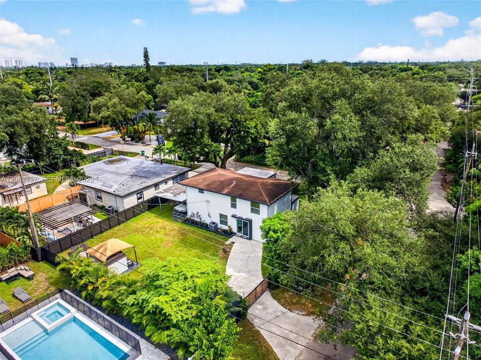 For Sale: $825,000 (3 beds, 3 baths, 1872 Square Feet)