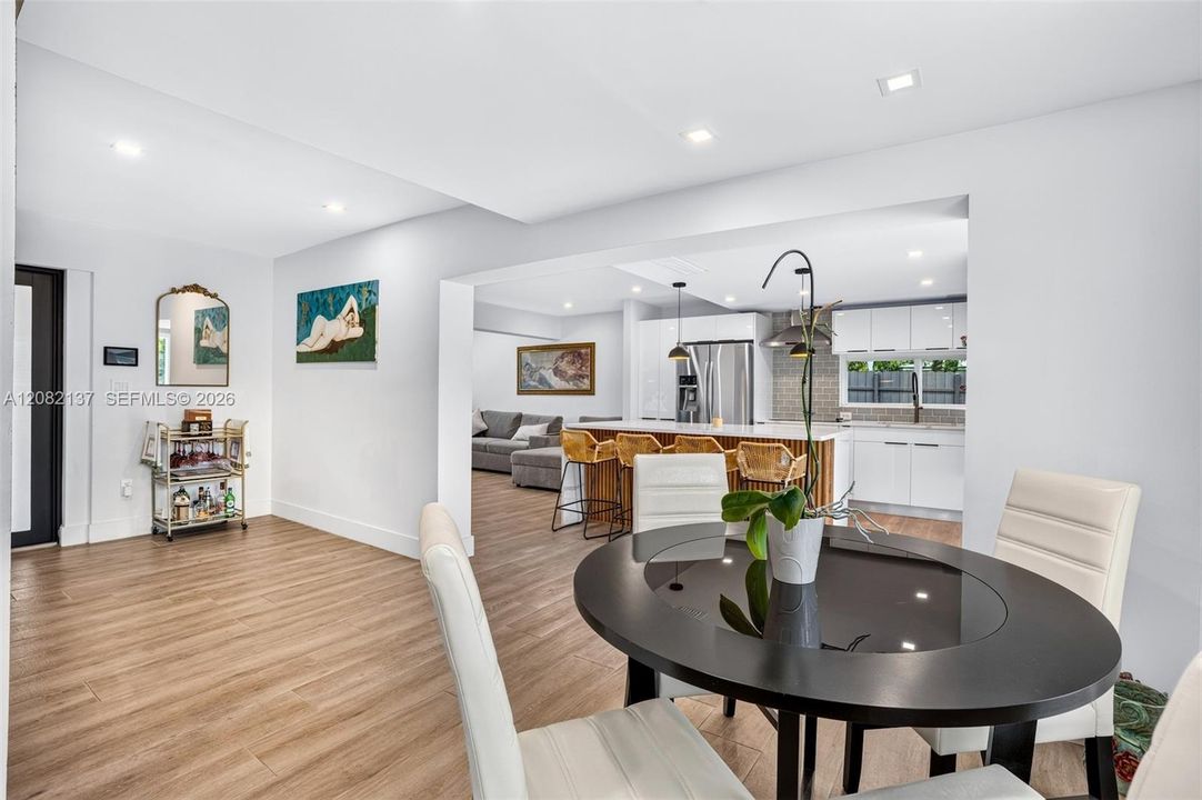 For Sale: $825,000 (3 beds, 3 baths, 1872 Square Feet)