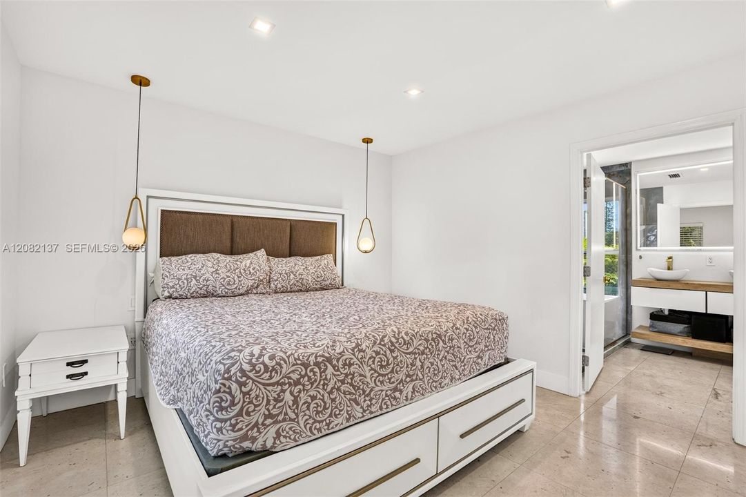 For Sale: $825,000 (3 beds, 3 baths, 1872 Square Feet)