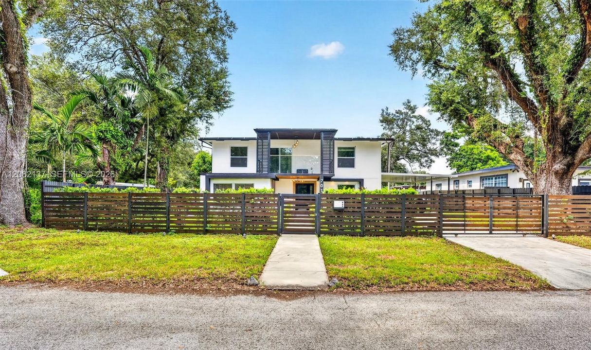 For Sale: $825,000 (3 beds, 3 baths, 1872 Square Feet)
