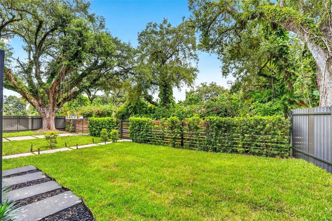For Sale: $825,000 (3 beds, 3 baths, 1872 Square Feet)
