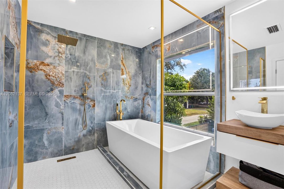 For Sale: $825,000 (3 beds, 3 baths, 1872 Square Feet)
