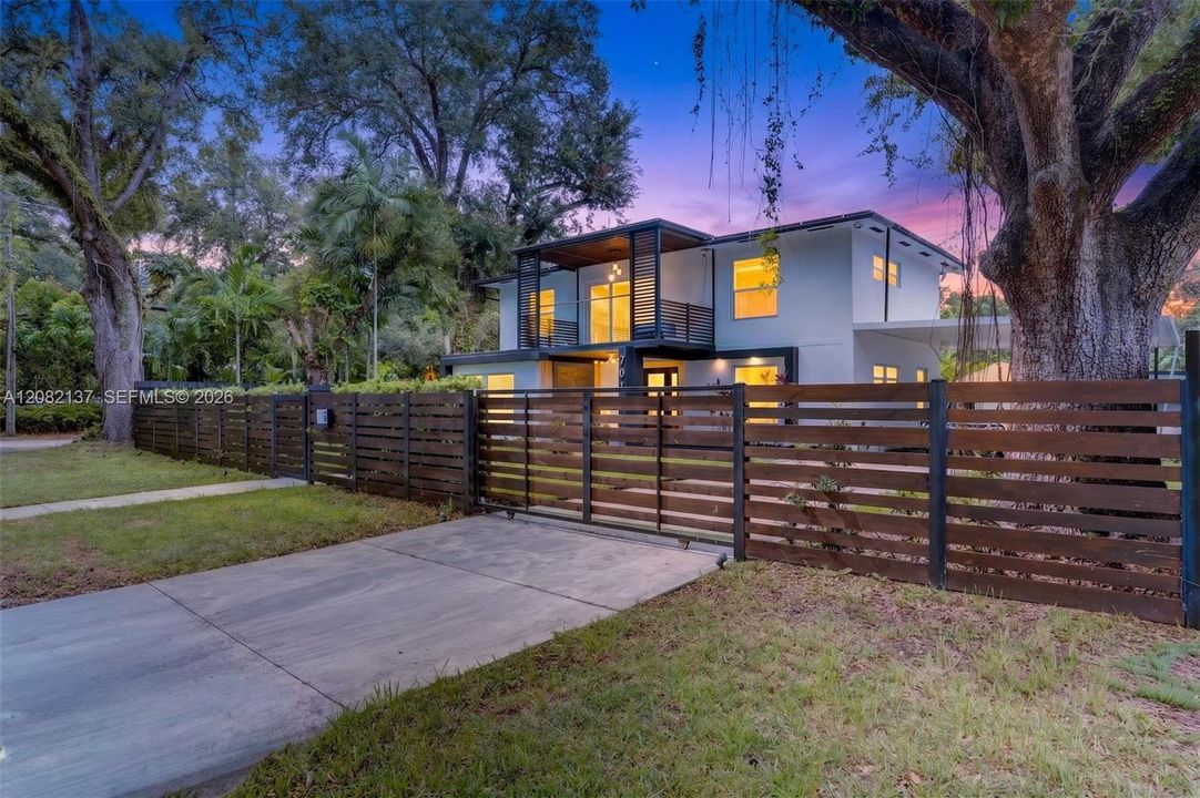 For Sale: $825,000 (3 beds, 3 baths, 1872 Square Feet)