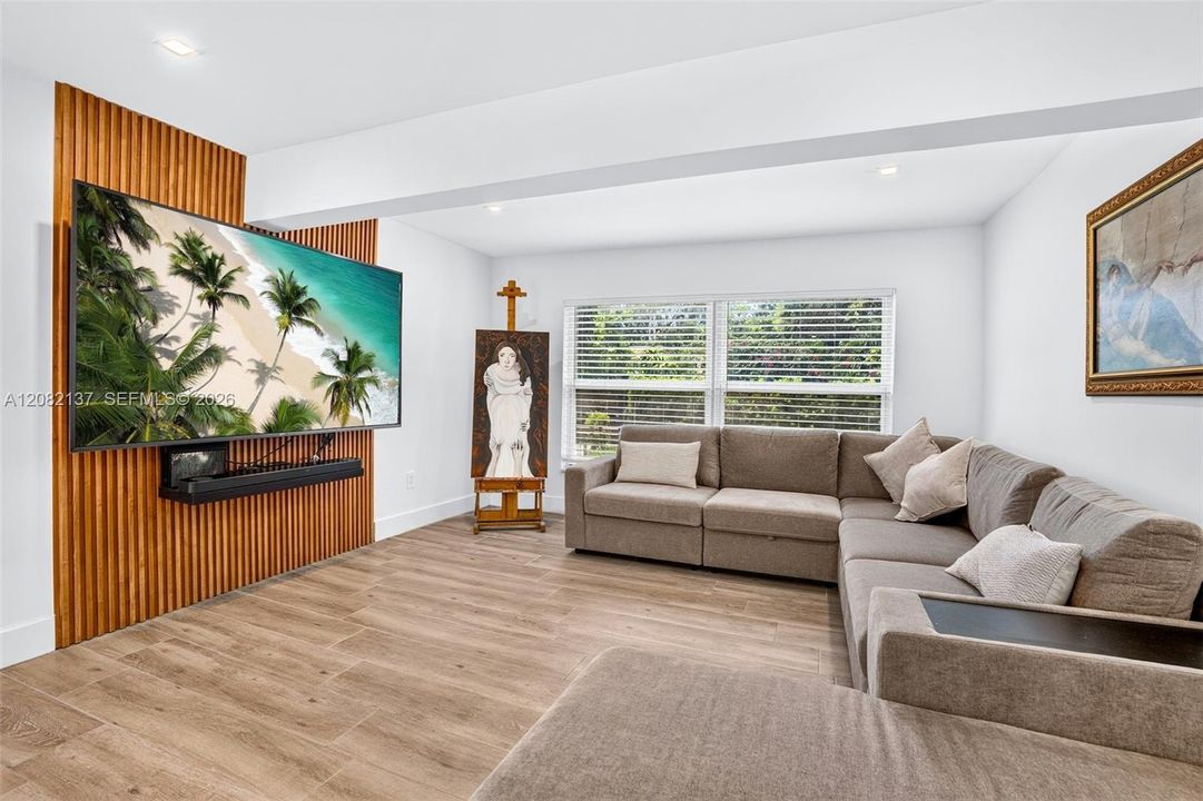 For Sale: $825,000 (3 beds, 3 baths, 1872 Square Feet)