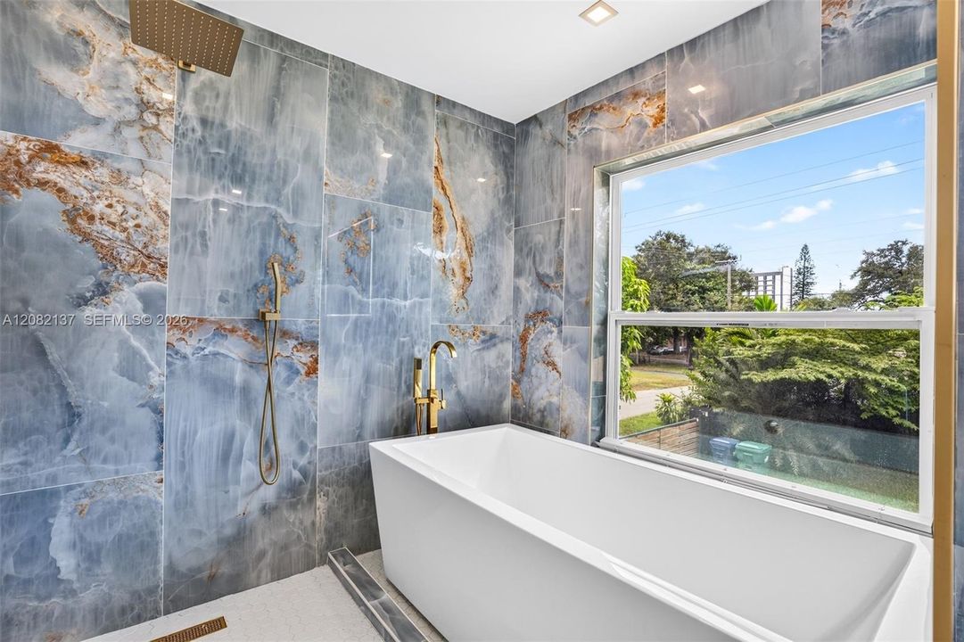 For Sale: $825,000 (3 beds, 3 baths, 1872 Square Feet)