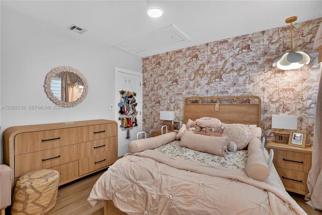 En Venta: $1,399,999 (5 camas, 4 baños, 3461 Pies cuadrados)