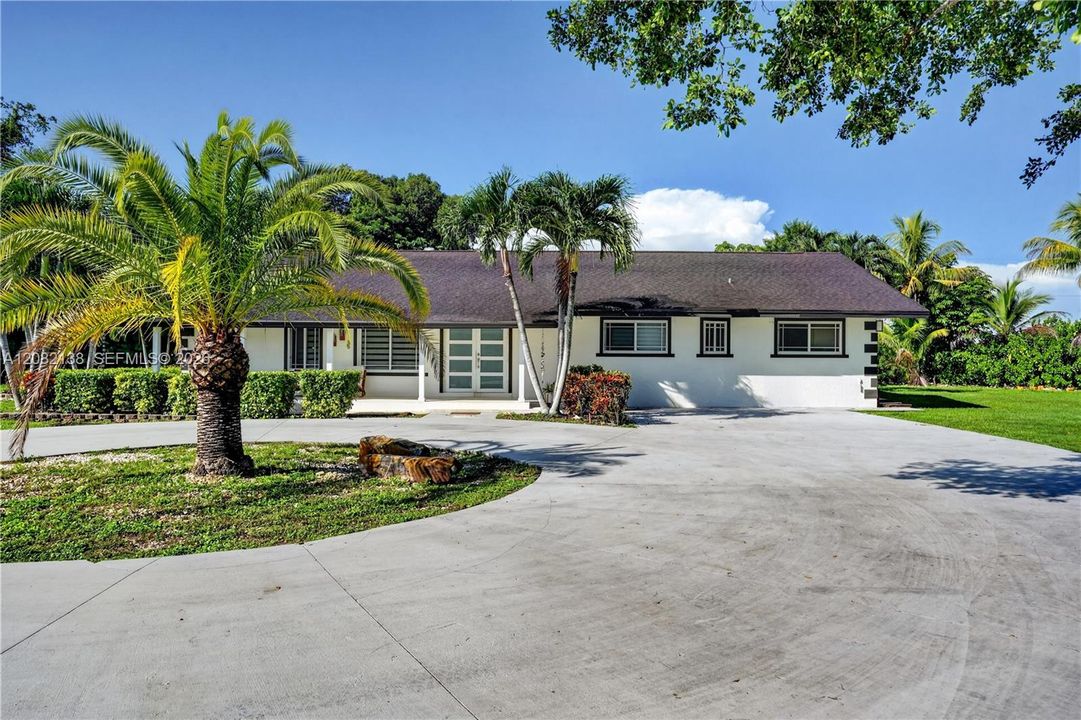 En Venta: $1,399,999 (5 camas, 4 baños, 3461 Pies cuadrados)