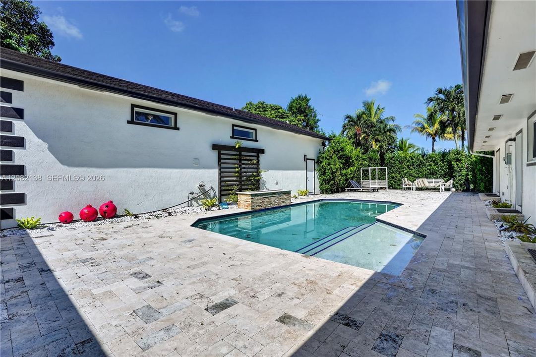 En Venta: $1,399,999 (5 camas, 4 baños, 3461 Pies cuadrados)