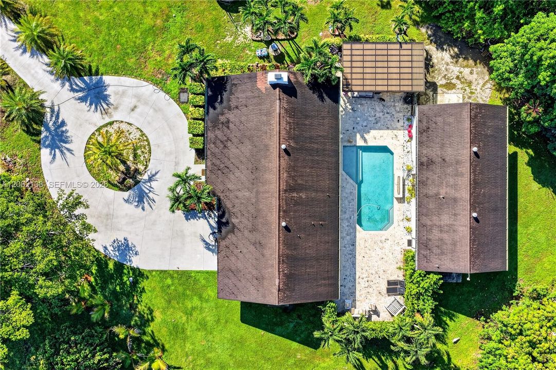 En Venta: $1,399,999 (5 camas, 4 baños, 3461 Pies cuadrados)