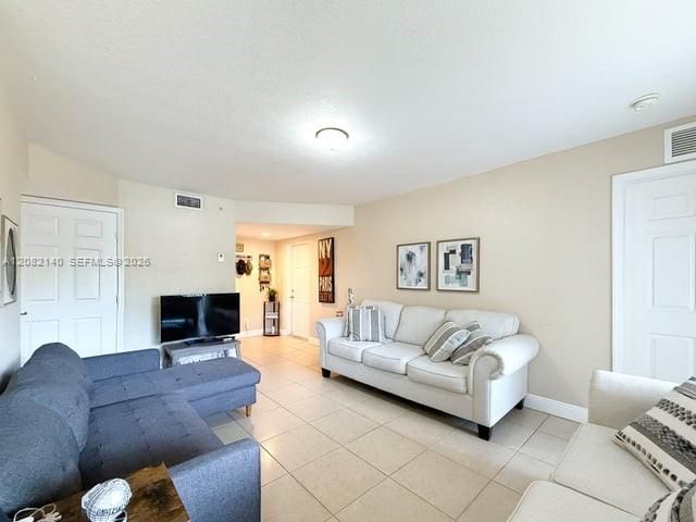 For Sale: $299,000 (2 beds, 2 baths, 991 Square Feet)