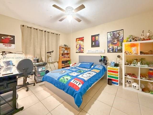 For Sale: $299,000 (2 beds, 2 baths, 991 Square Feet)