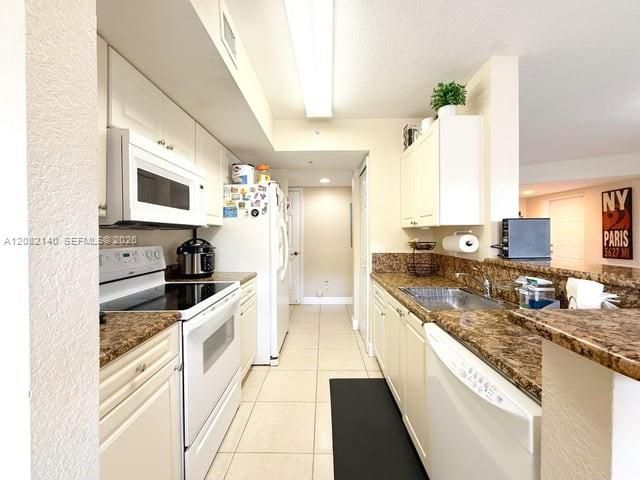 For Sale: $299,000 (2 beds, 2 baths, 991 Square Feet)
