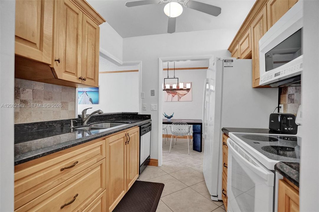 OPEN GALLEY KITCHEN, GRANITE!