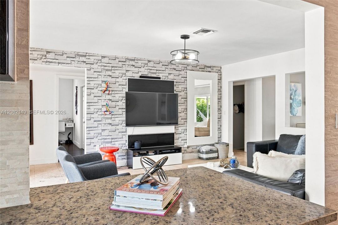 For Sale: $1,030,000 (4 beds, 2 baths, 1679 Square Feet)