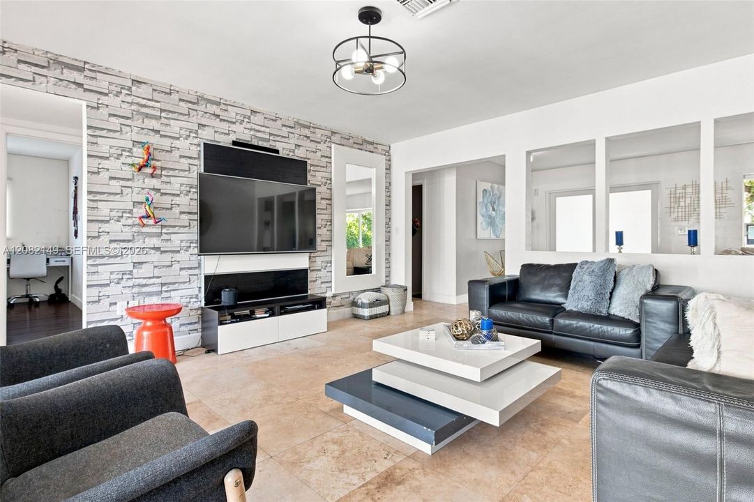 For Sale: $1,030,000 (4 beds, 2 baths, 1679 Square Feet)