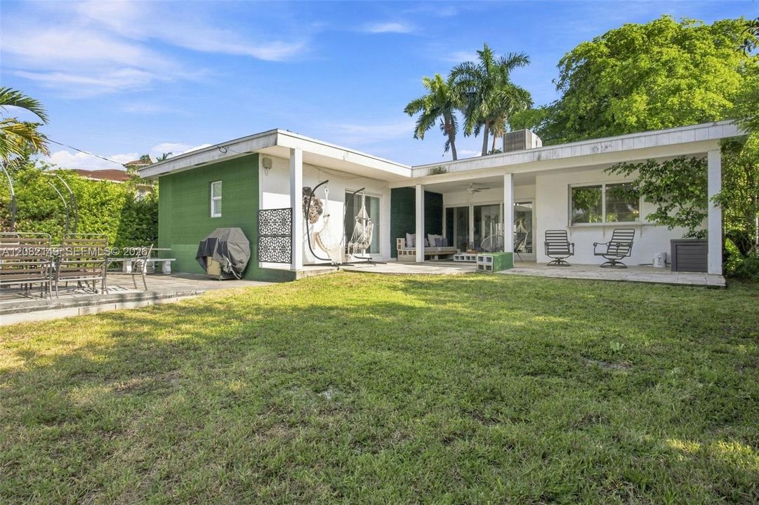 For Sale: $1,030,000 (4 beds, 2 baths, 1679 Square Feet)