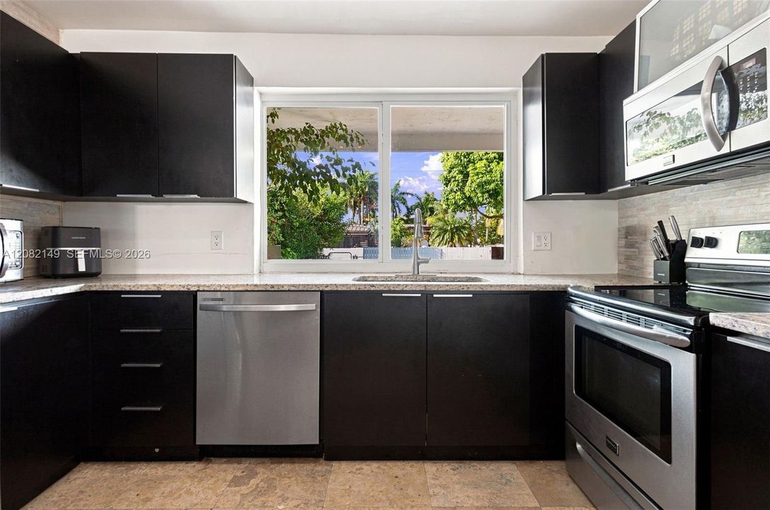 For Sale: $1,030,000 (4 beds, 2 baths, 1679 Square Feet)