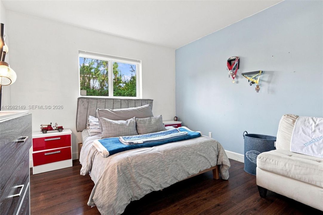 For Sale: $1,030,000 (4 beds, 2 baths, 1679 Square Feet)