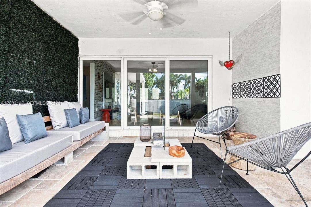 For Sale: $1,030,000 (4 beds, 2 baths, 1679 Square Feet)