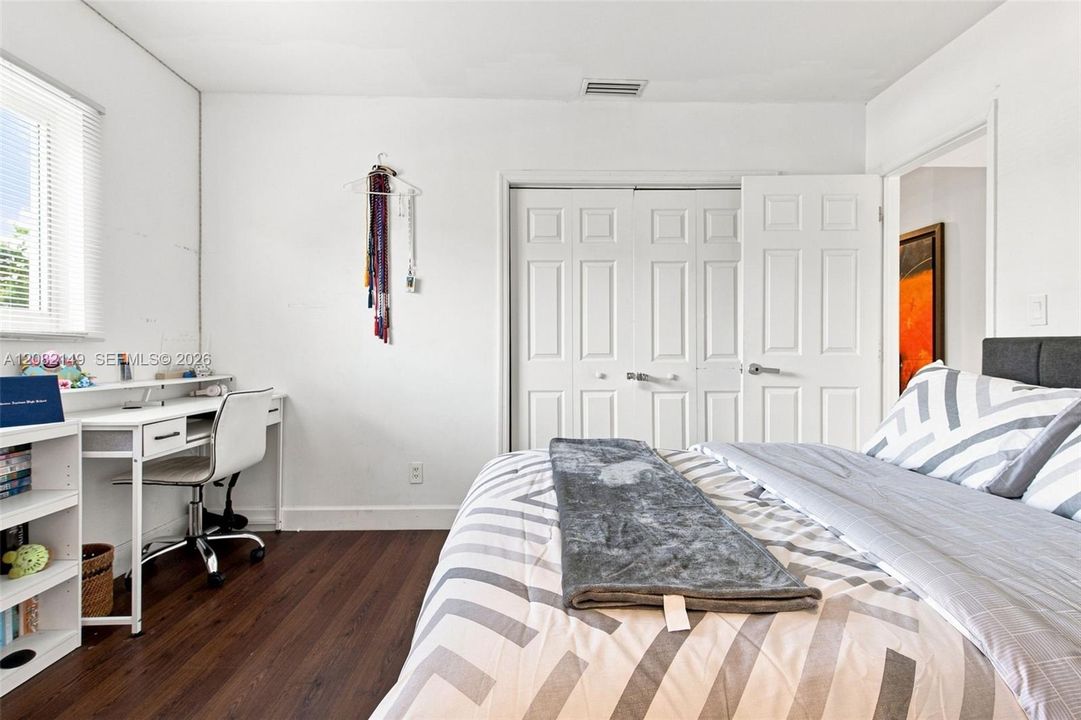 For Sale: $1,030,000 (4 beds, 2 baths, 1679 Square Feet)