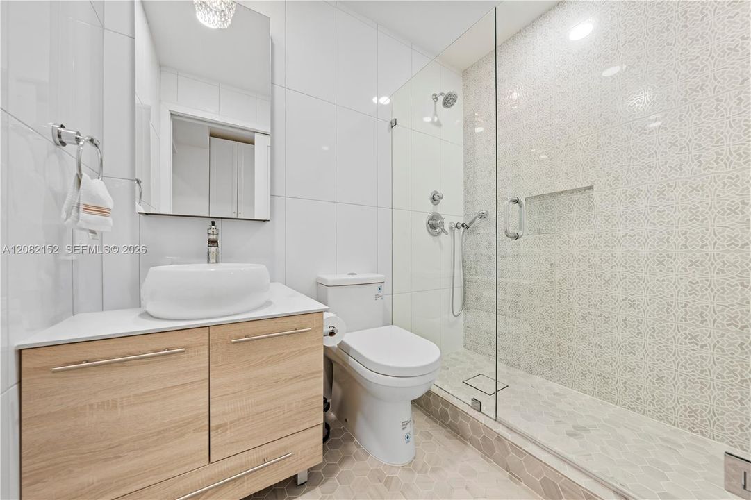 En Venta: $850,000 (4 camas, 3 baños, 1416 Pies cuadrados)