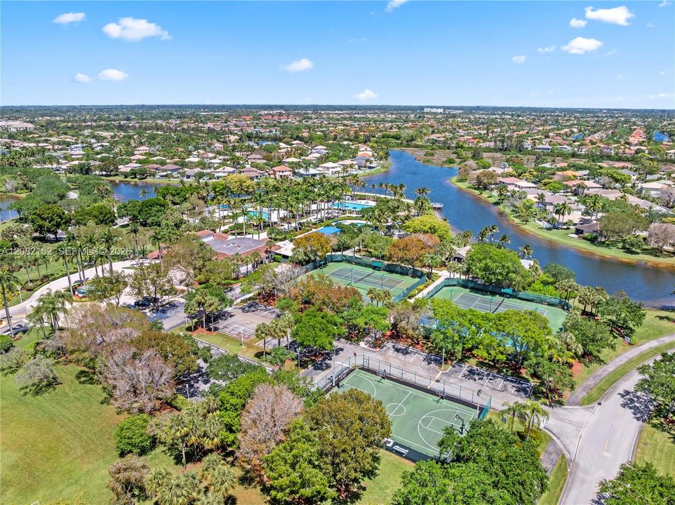En Venta: $850,000 (4 camas, 3 baños, 1416 Pies cuadrados)