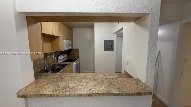 В аренду: $2,150 (2 спален, 1 ванн, 820 Квадратных фут)