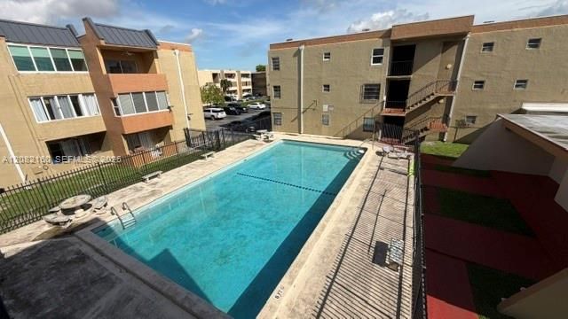 В аренду: $2,150 (2 спален, 1 ванн, 820 Квадратных фут)