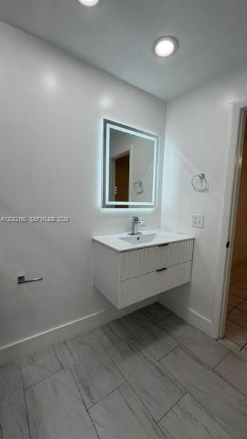 В аренду: $2,150 (2 спален, 1 ванн, 820 Квадратных фут)