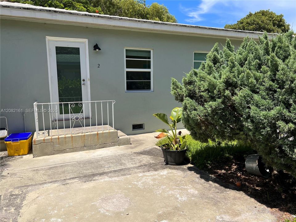 For Rent: $1,500 (0 beds, 1 baths, 300 Square Feet)