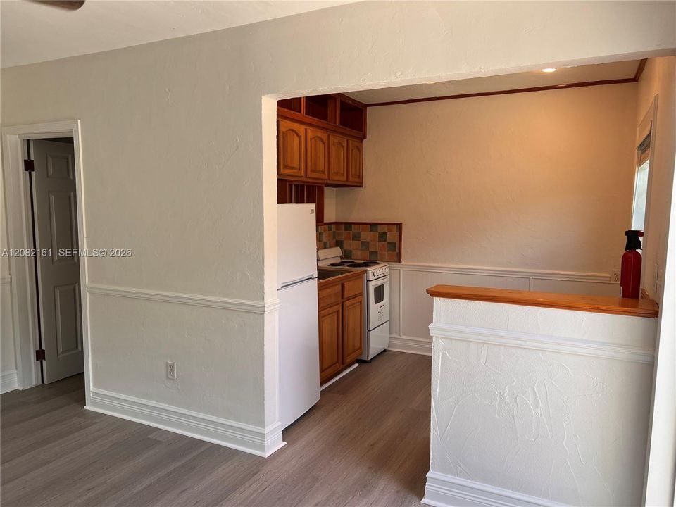 For Rent: $1,500 (0 beds, 1 baths, 300 Square Feet)