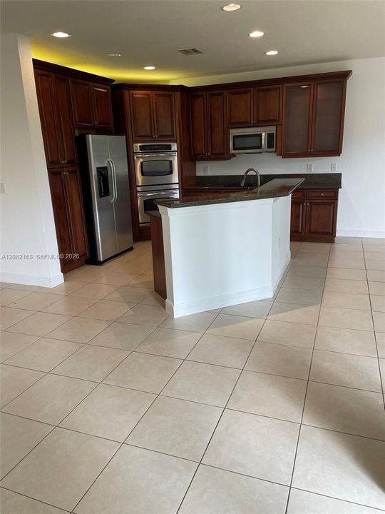 For Rent: $6,500 (5 beds, 3 baths, 3595 Square Feet)